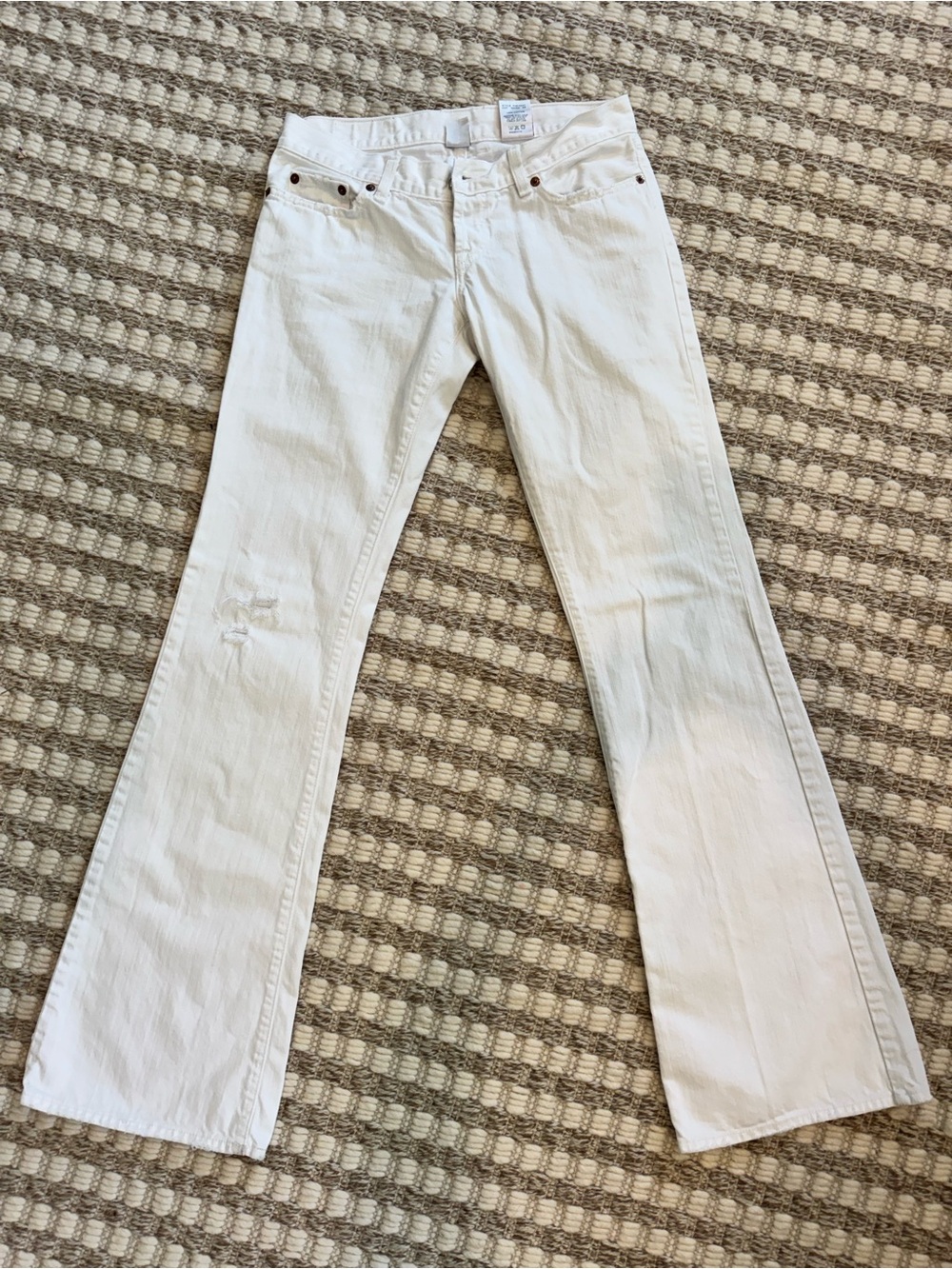GUC Lucky Brand, White lightly distressed Lil’ Maggie Jeans LONG version SIZE 4